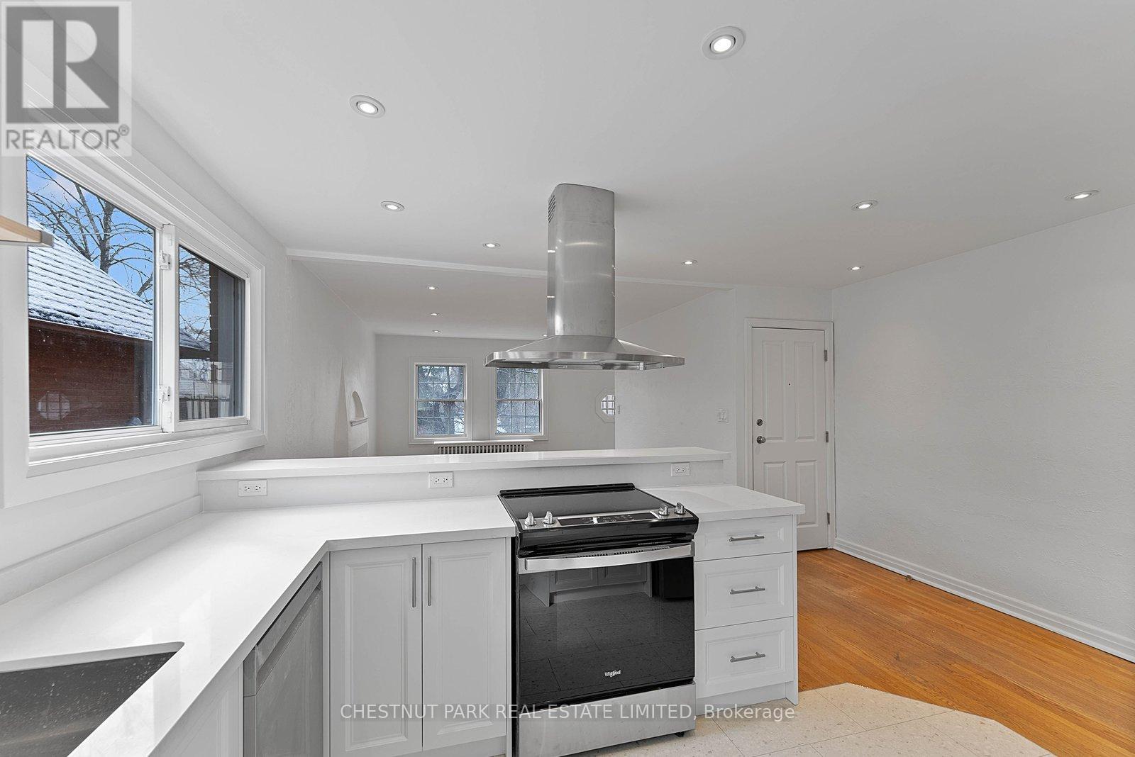 Upper - 26 Strathgowan Avenue, Toronto, Ontario  M4N 1B9 - Photo 6 - C12974998