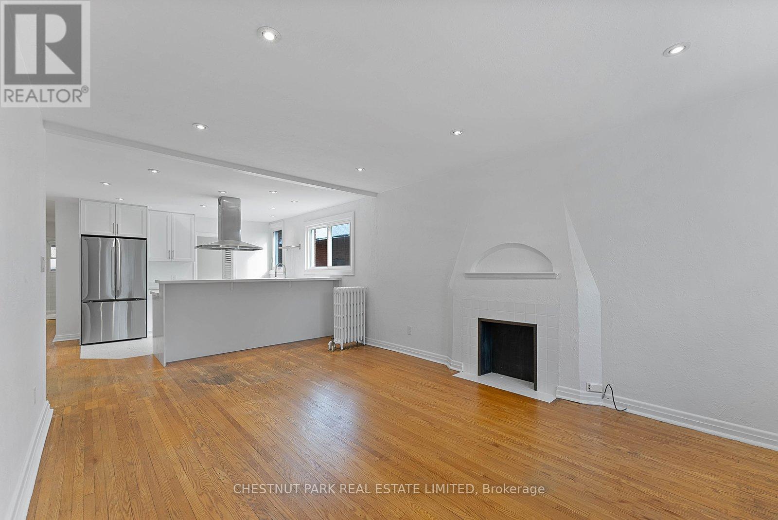 Upper - 26 Strathgowan Avenue, Toronto, Ontario  M4N 1B9 - Photo 9 - C12974998