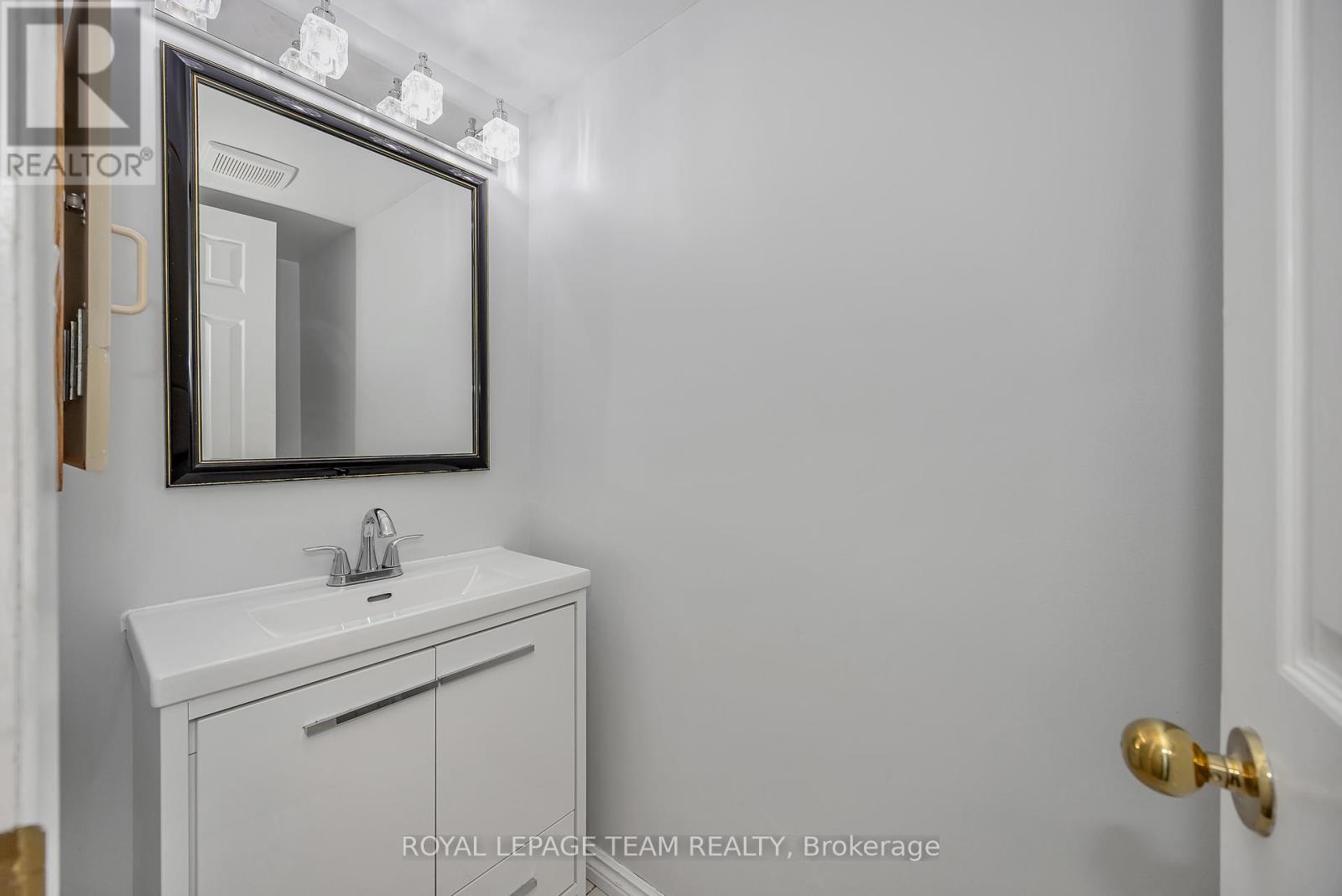 69 Pinetrail Crescent, Ottawa, Ontario  K2G 5B2 - Photo 13 - X12974994