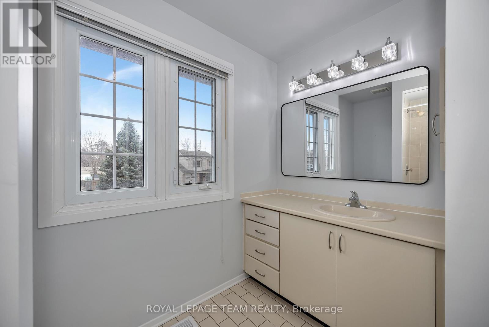 69 Pinetrail Crescent, Ottawa, Ontario  K2G 5B2 - Photo 25 - X12974994