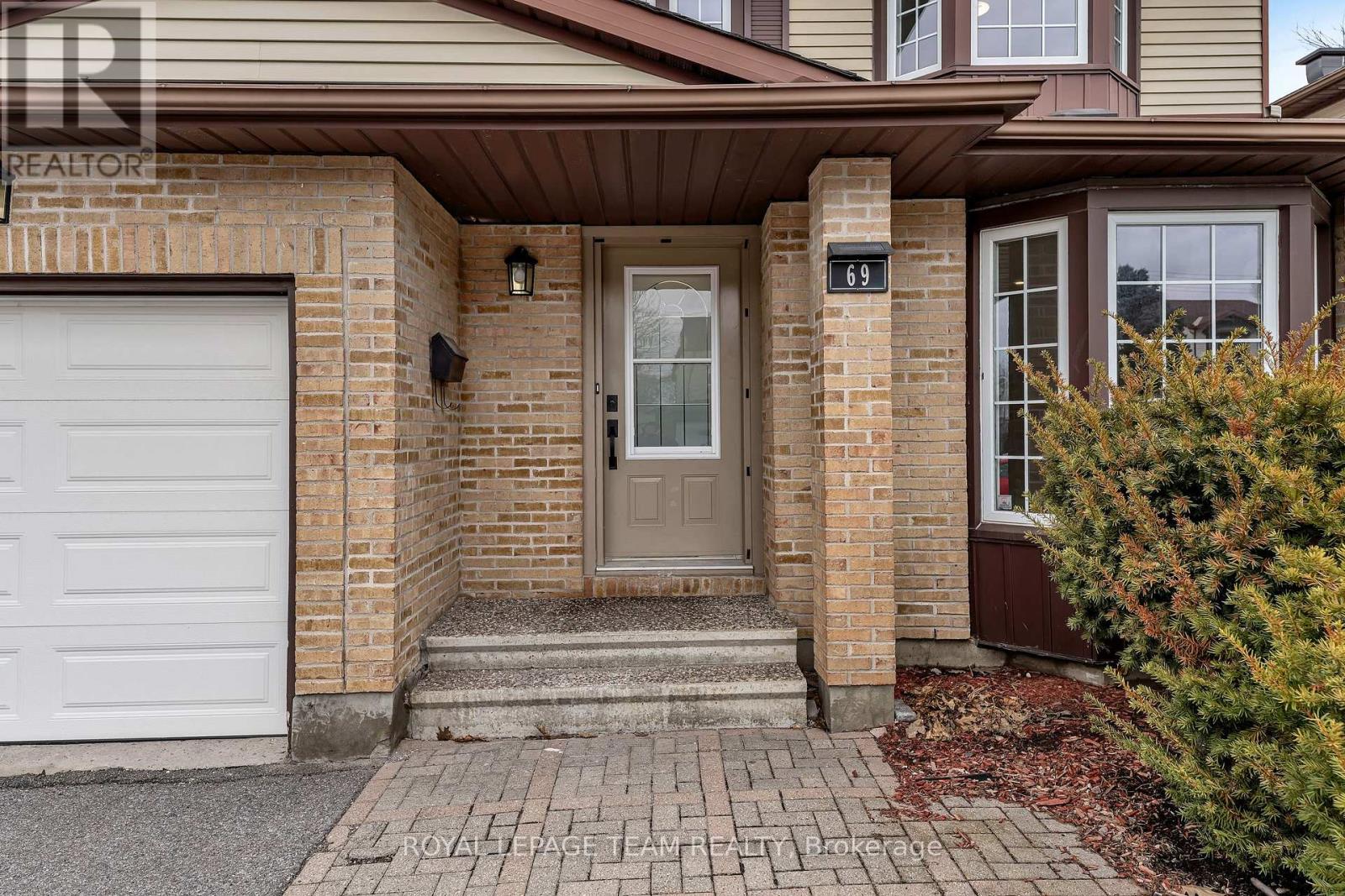 69 Pinetrail Crescent, Ottawa, Ontario  K2G 5B2 - Photo 3 - X12974994