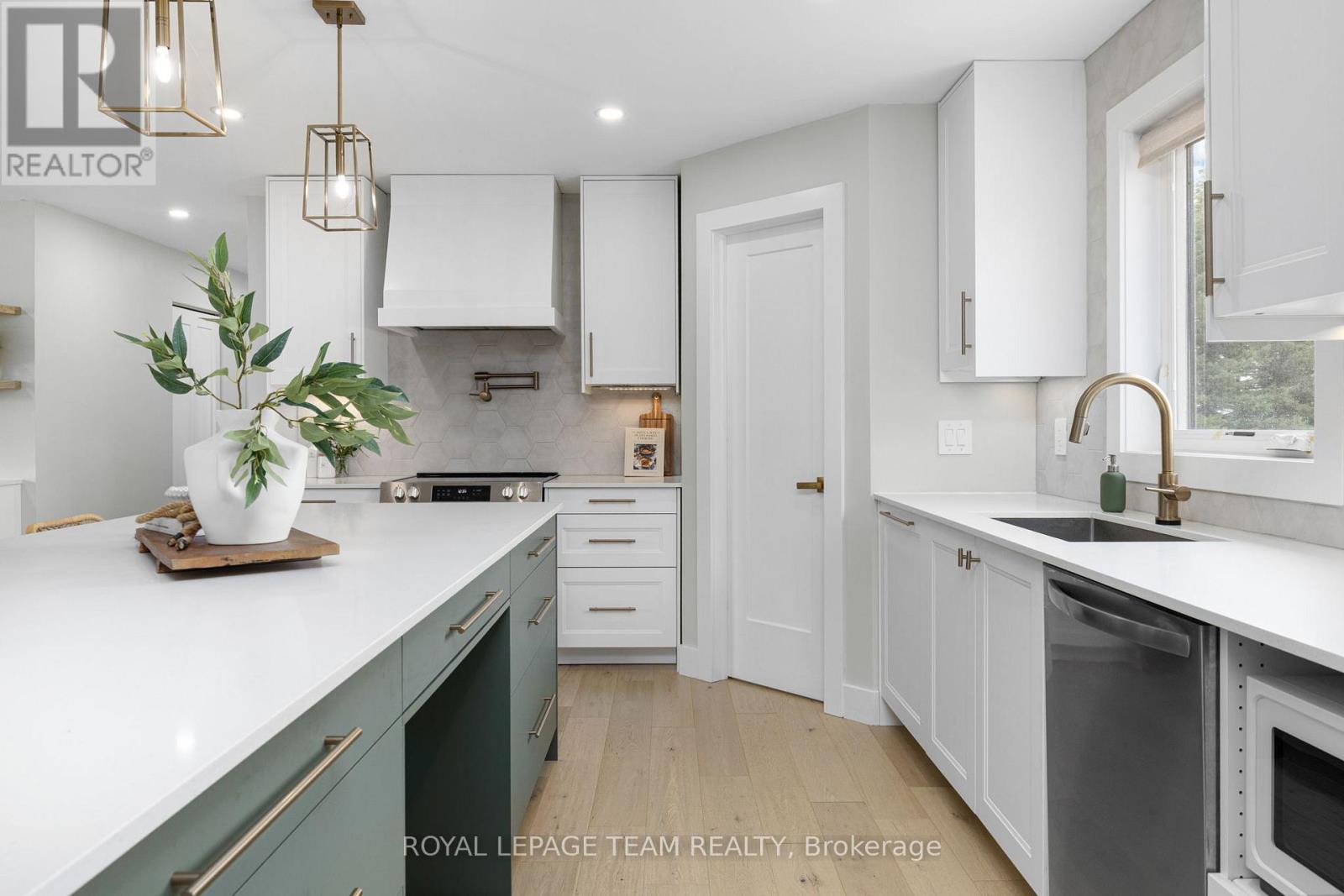 1386 Johnston Drive, Ottawa, Ontario  K4P 1A6 - Photo 10 - X12975010