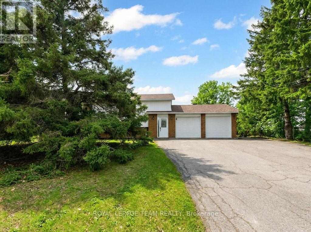 1386 Johnston Drive, Ottawa, Ontario  K4P 1A6 - Photo 2 - X12975010