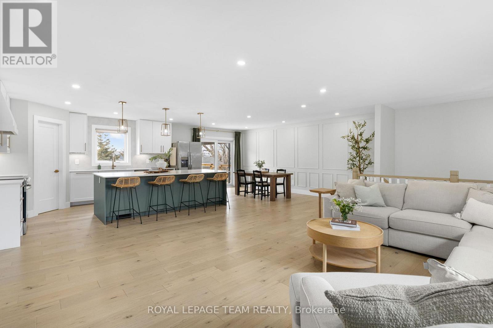 1386 Johnston Drive, Ottawa, Ontario  K4P 1A6 - Photo 4 - X12975010