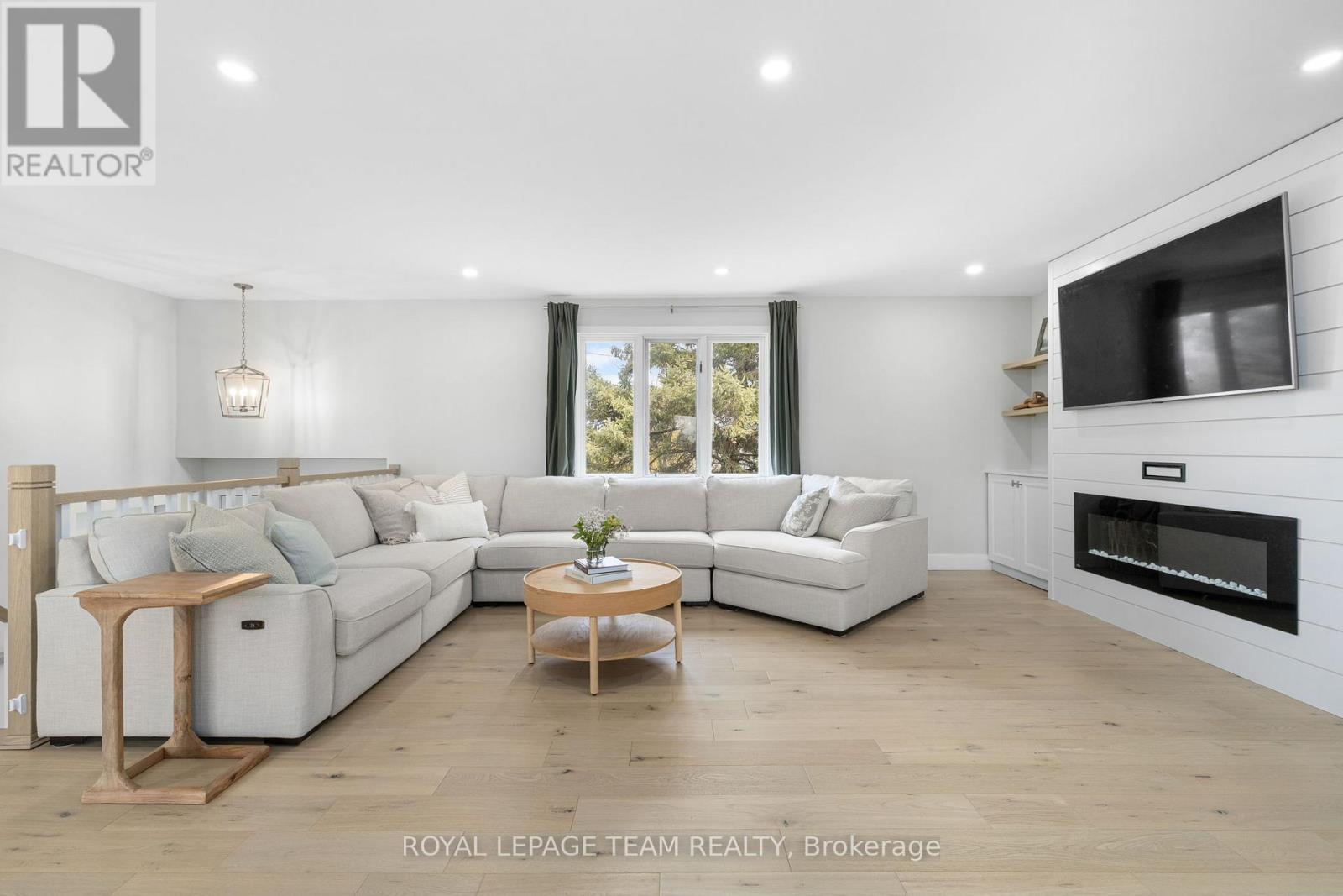 1386 Johnston Drive, Ottawa, Ontario  K4P 1A6 - Photo 5 - X12975010