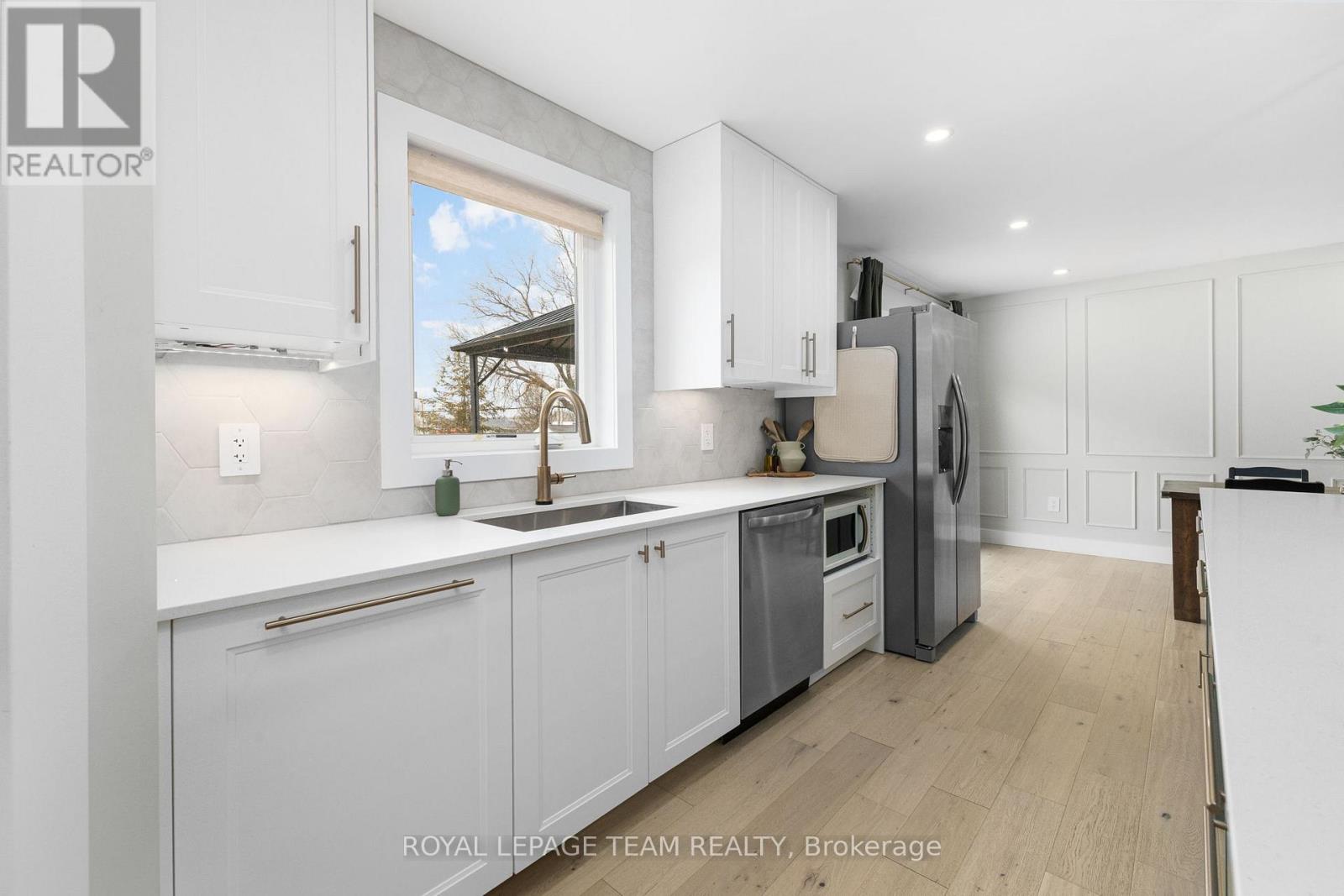 1386 Johnston Drive, Ottawa, Ontario  K4P 1A6 - Photo 8 - X12975010