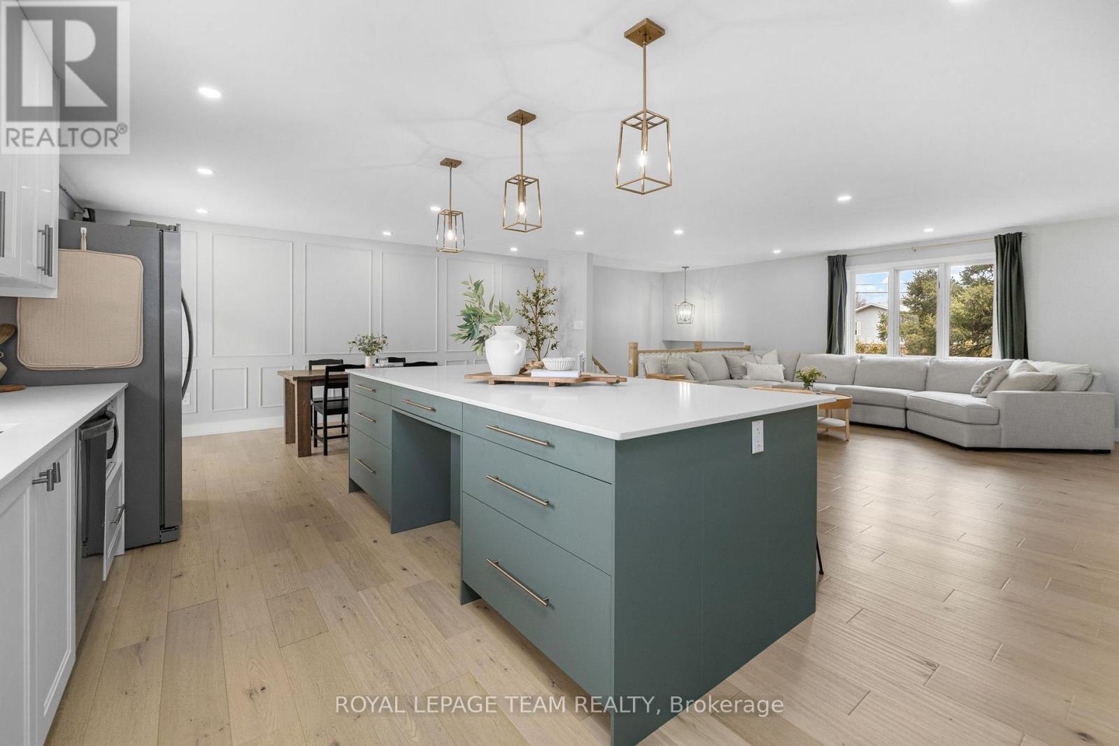 1386 Johnston Drive, Ottawa, Ontario  K4P 1A6 - Photo 9 - X12975010