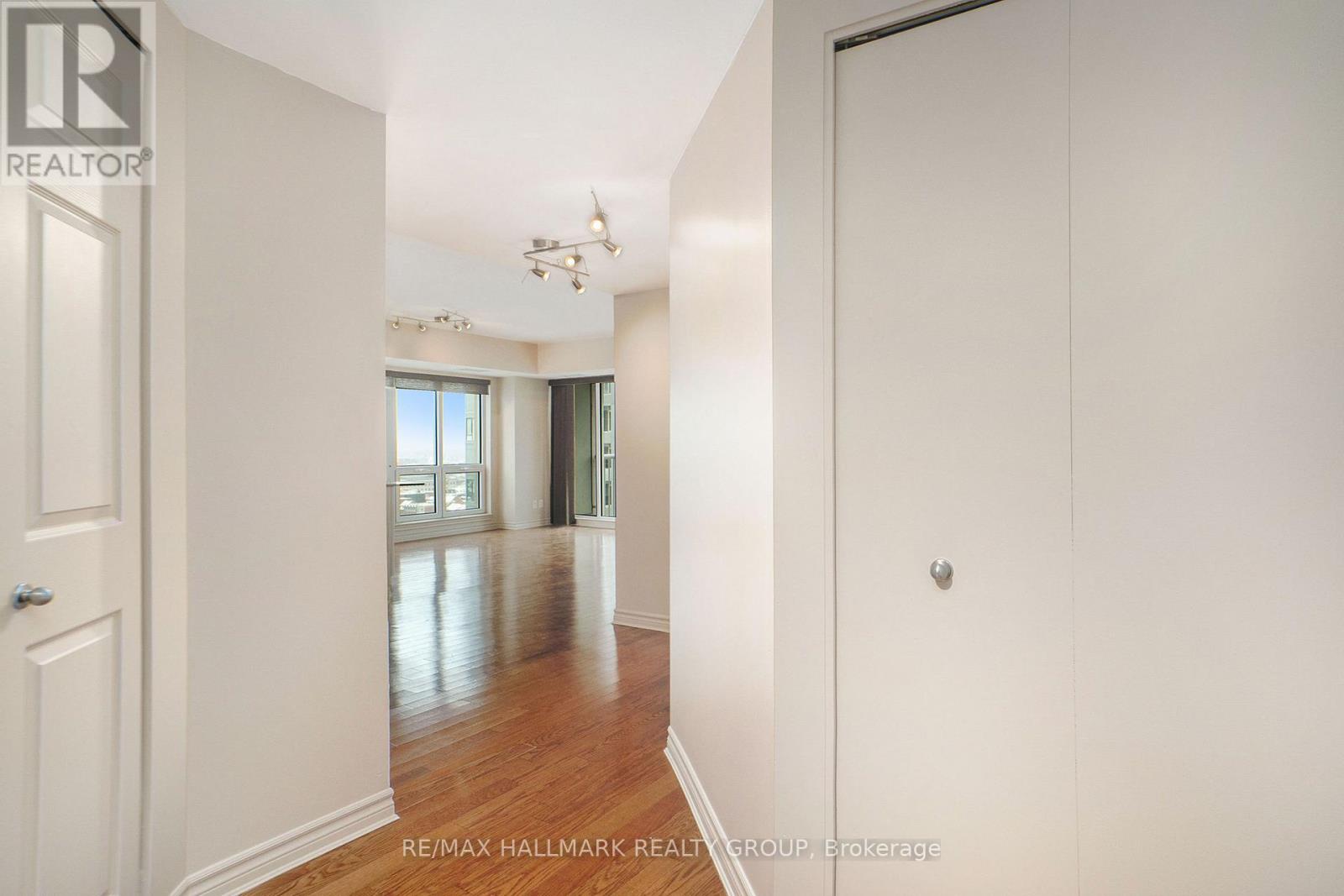 1701 - 234 Rideau Street, Ottawa, Ontario  K1N 0A9 - Photo 4 - X12975022