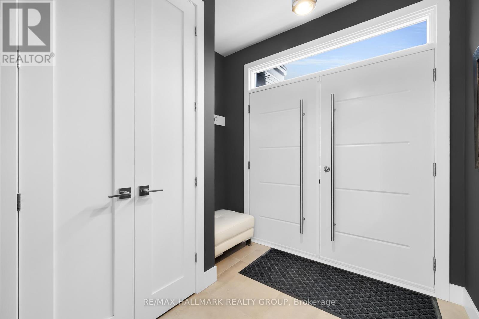 1976 Lenester Avenue, Ottawa, Ontario  K2A 1J9 - Photo 3 - X12975026