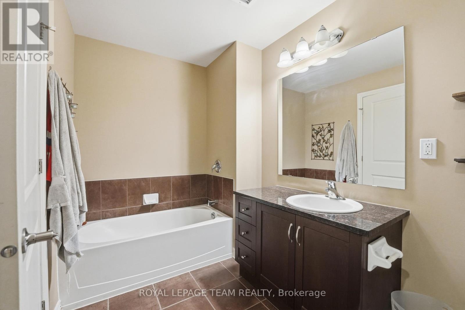 5 - 10 Prestige Circle, Ottawa, Ontario  K4A 0W9 - Photo 29 - X12975114