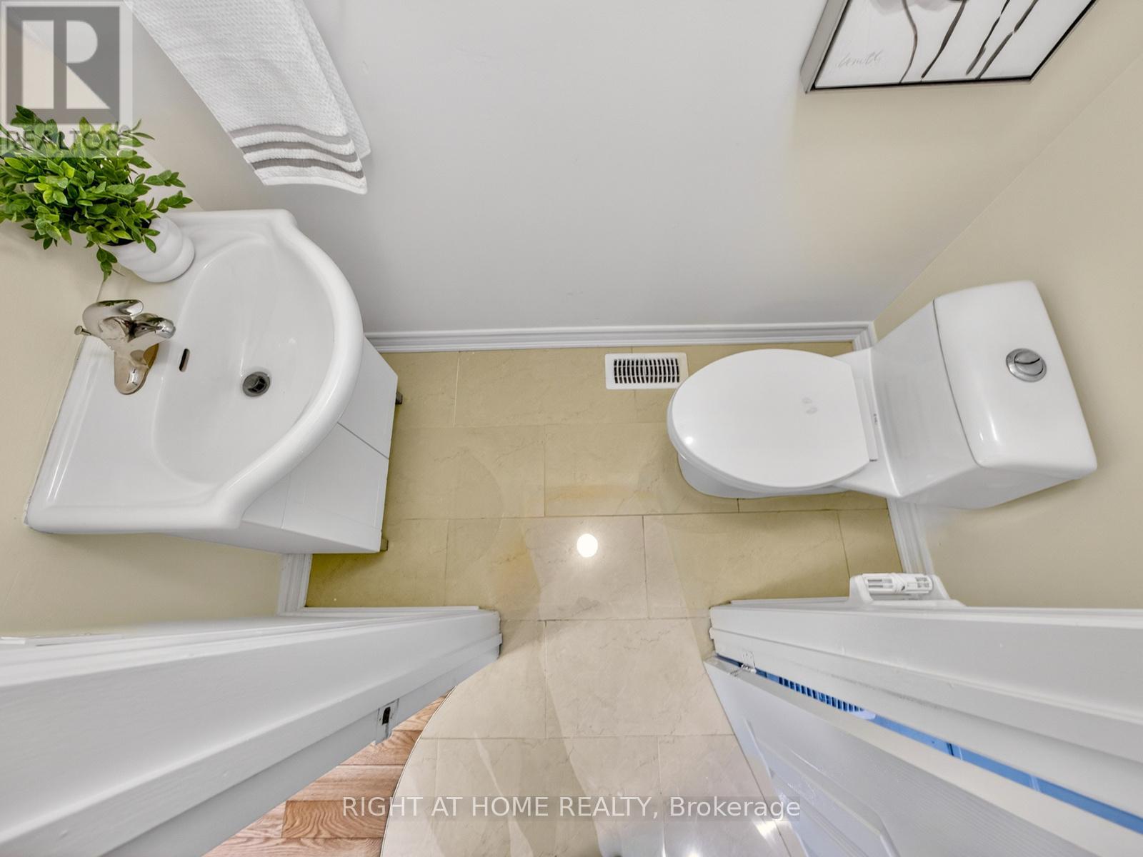 54 Lady Churchill Court, Toronto, Ontario  M1V 2J6 - Photo 11 - E12975106