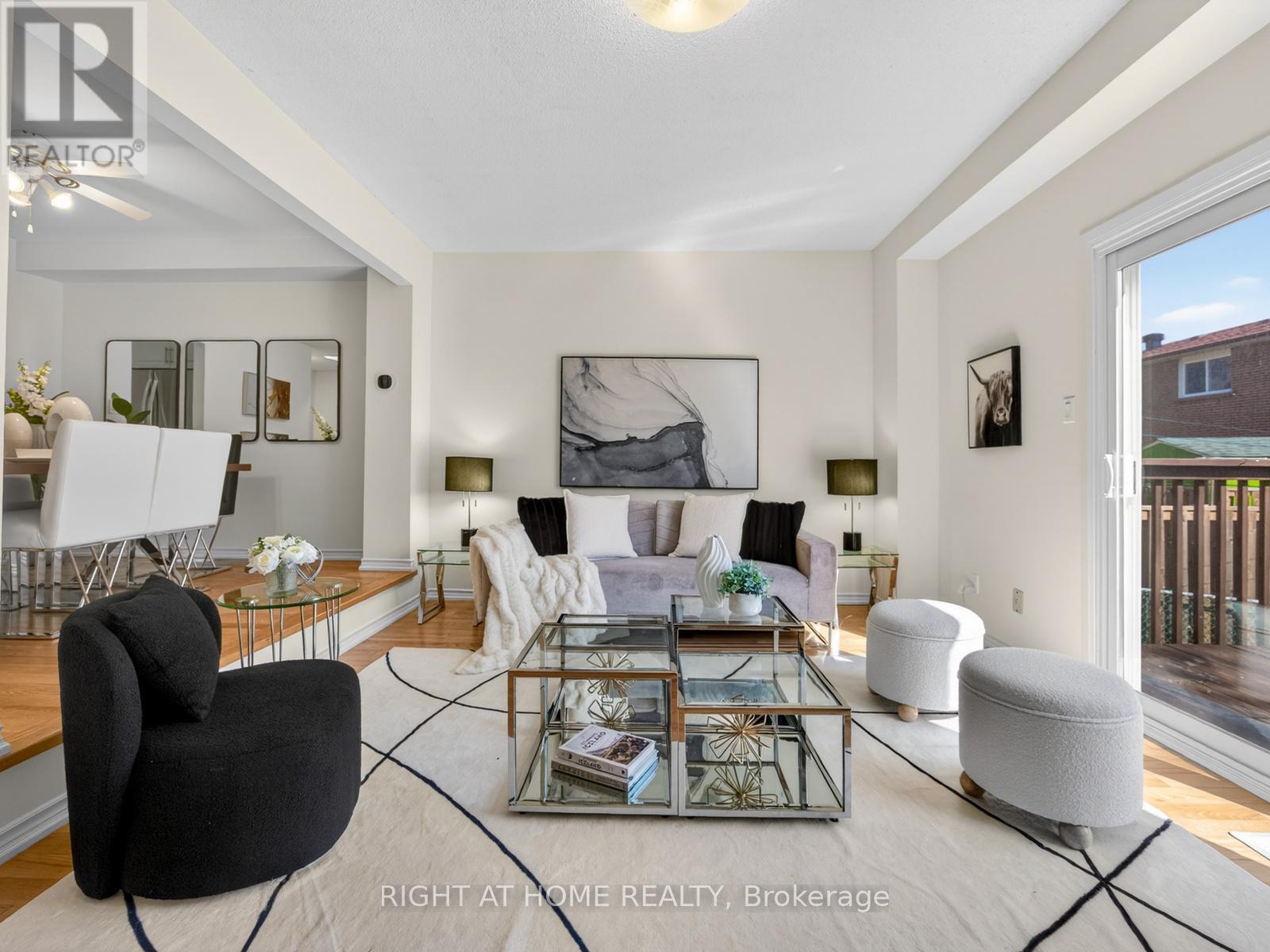 54 Lady Churchill Court, Toronto, Ontario  M1V 2J6 - Photo 2 - E12975106