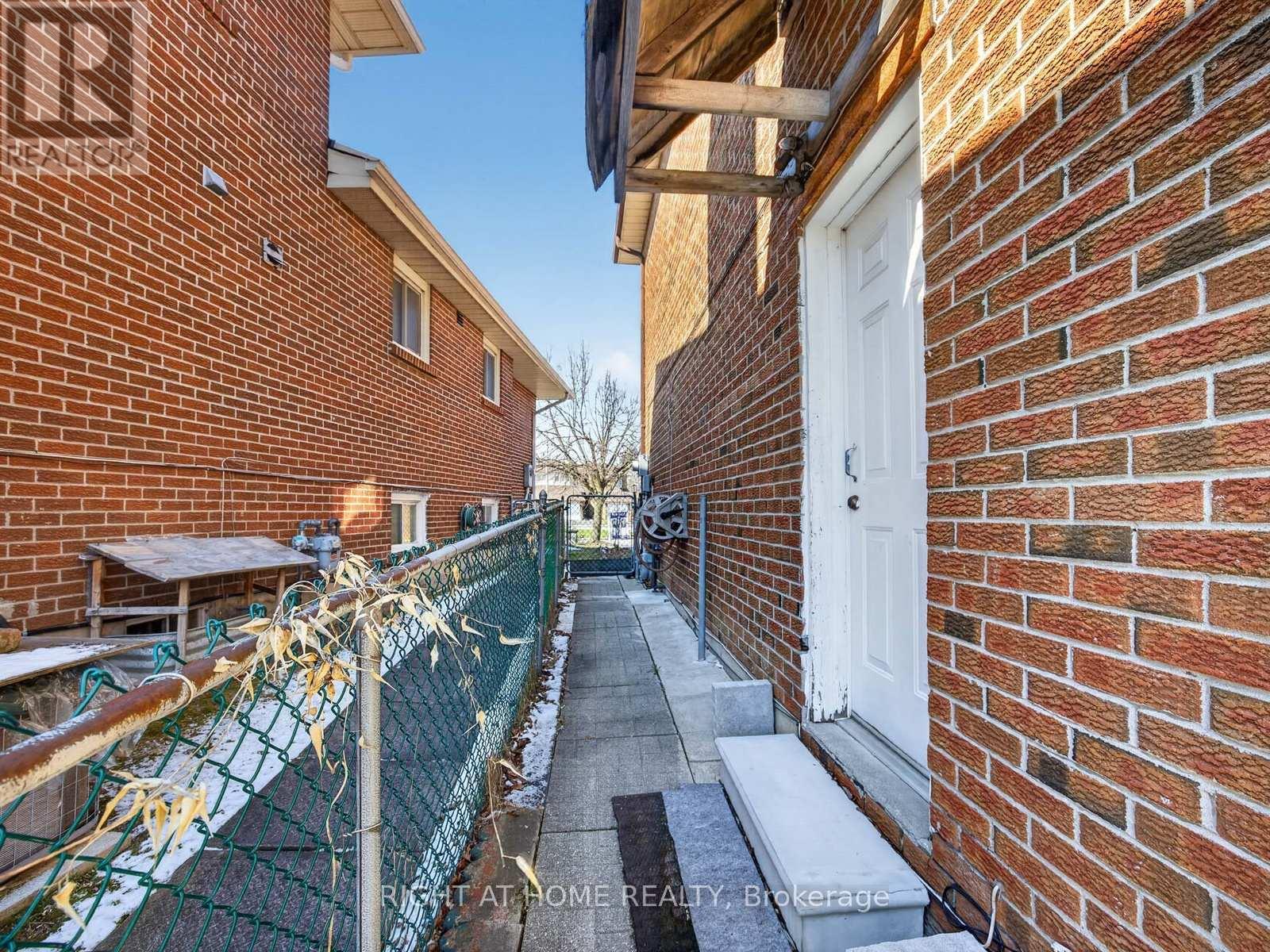 54 Lady Churchill Court, Toronto, Ontario  M1V 2J6 - Photo 26 - E12975106