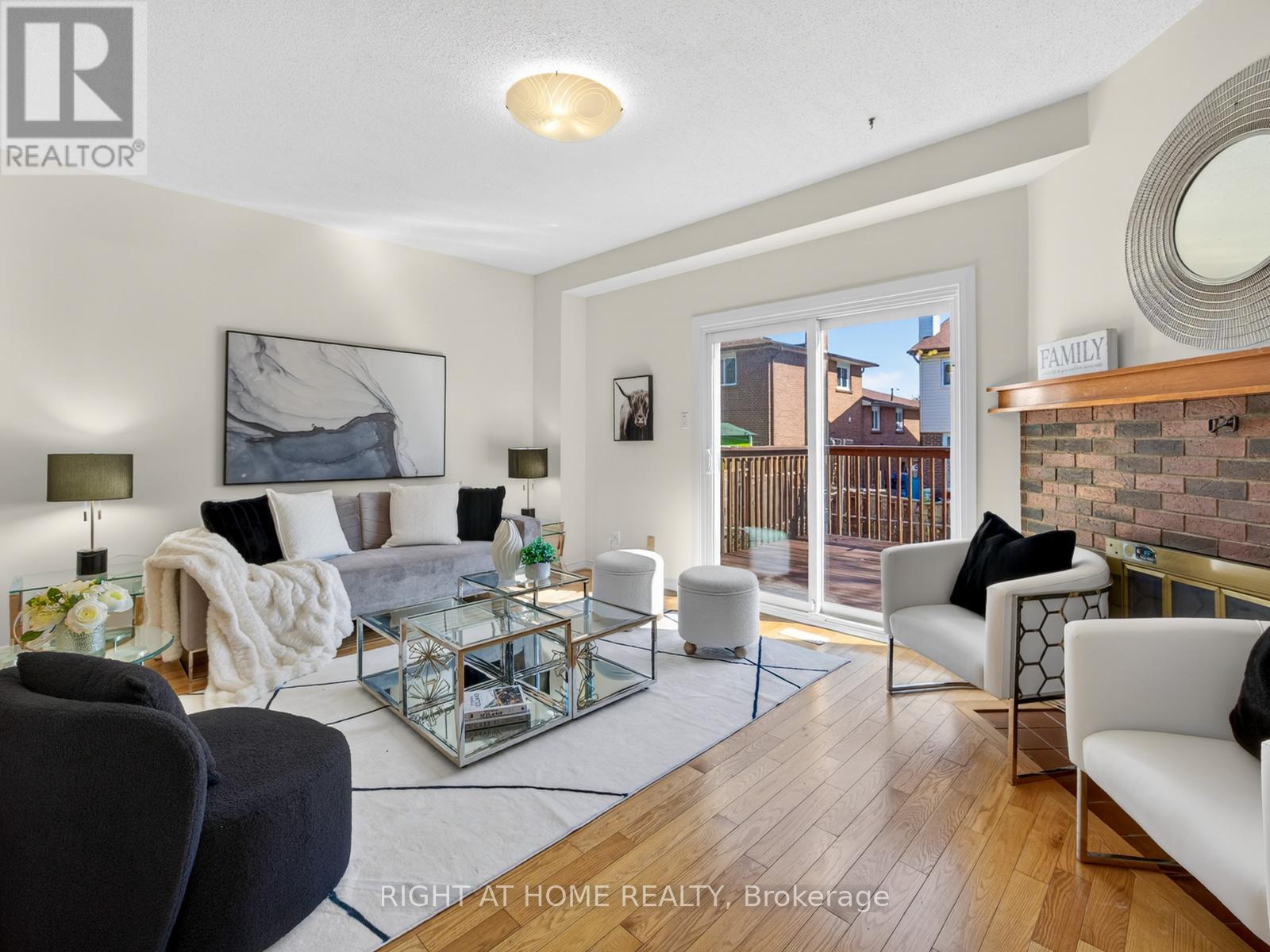 54 Lady Churchill Court, Toronto, Ontario  M1V 2J6 - Photo 3 - E12975106