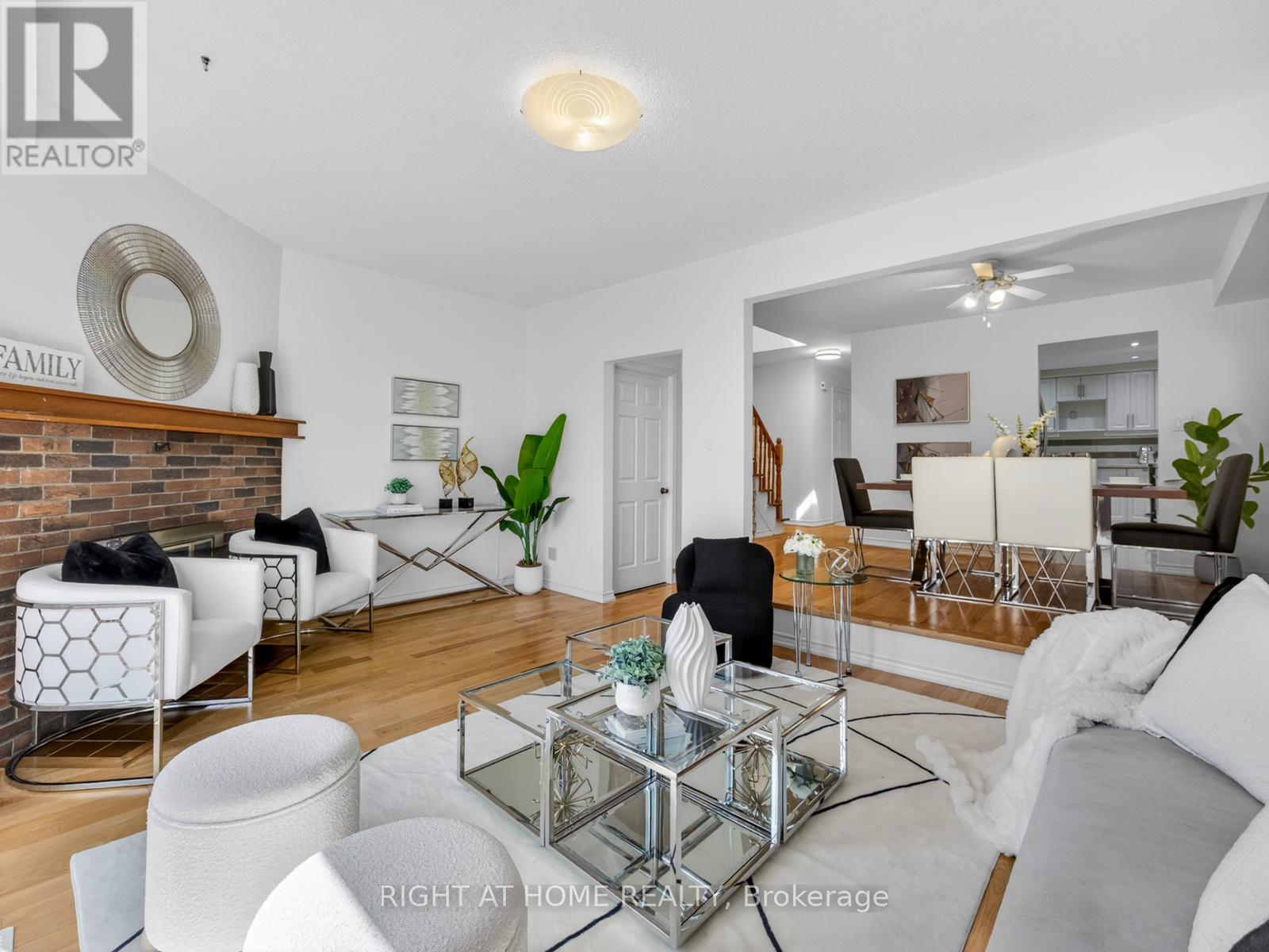 54 Lady Churchill Court, Toronto, Ontario  M1V 2J6 - Photo 4 - E12975106