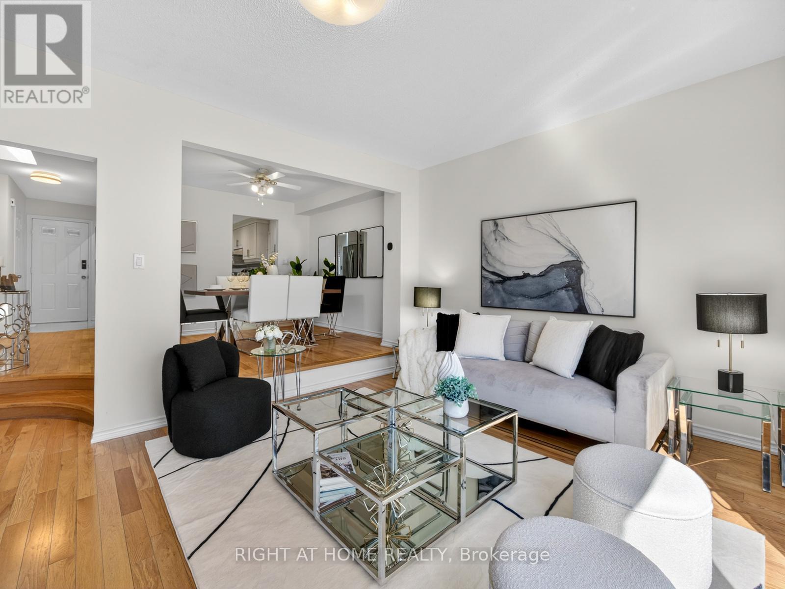 54 Lady Churchill Court, Toronto, Ontario  M1V 2J6 - Photo 5 - E12975106