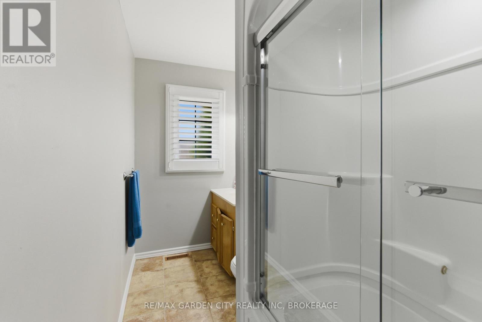 19 Tamarack Avenue, St. Catharines, Ontario  L2M 3B8 - Photo 10 - X12975094