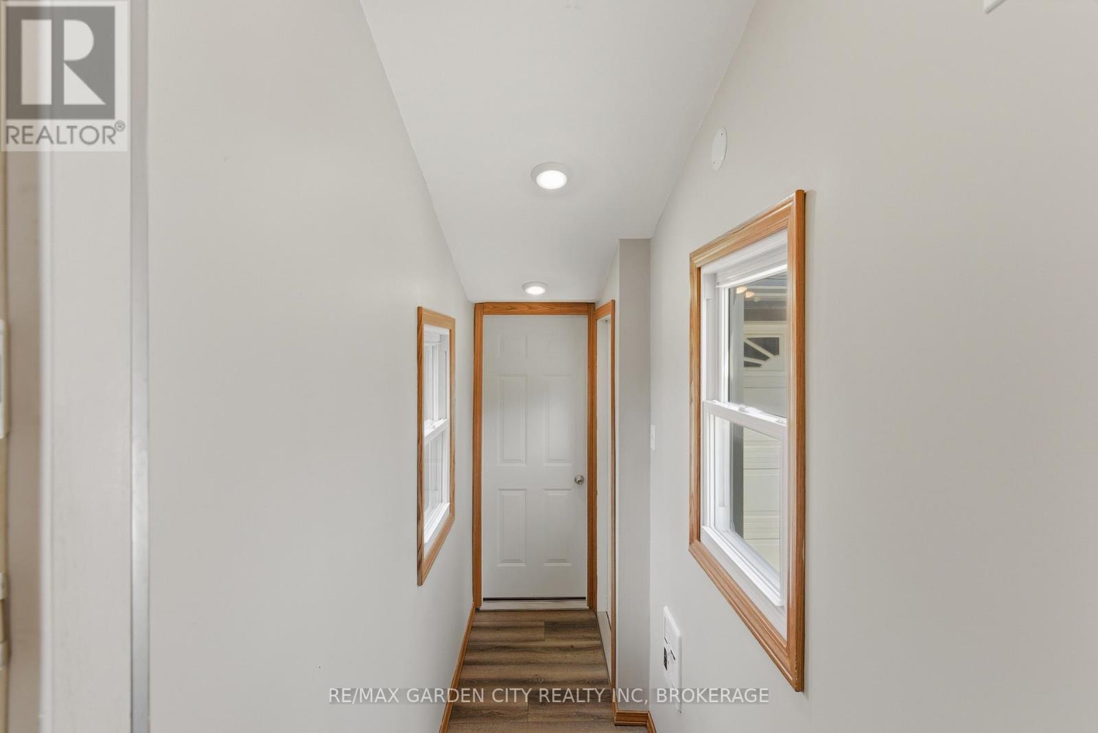 19 Tamarack Avenue, St. Catharines, Ontario  L2M 3B8 - Photo 15 - X12975094