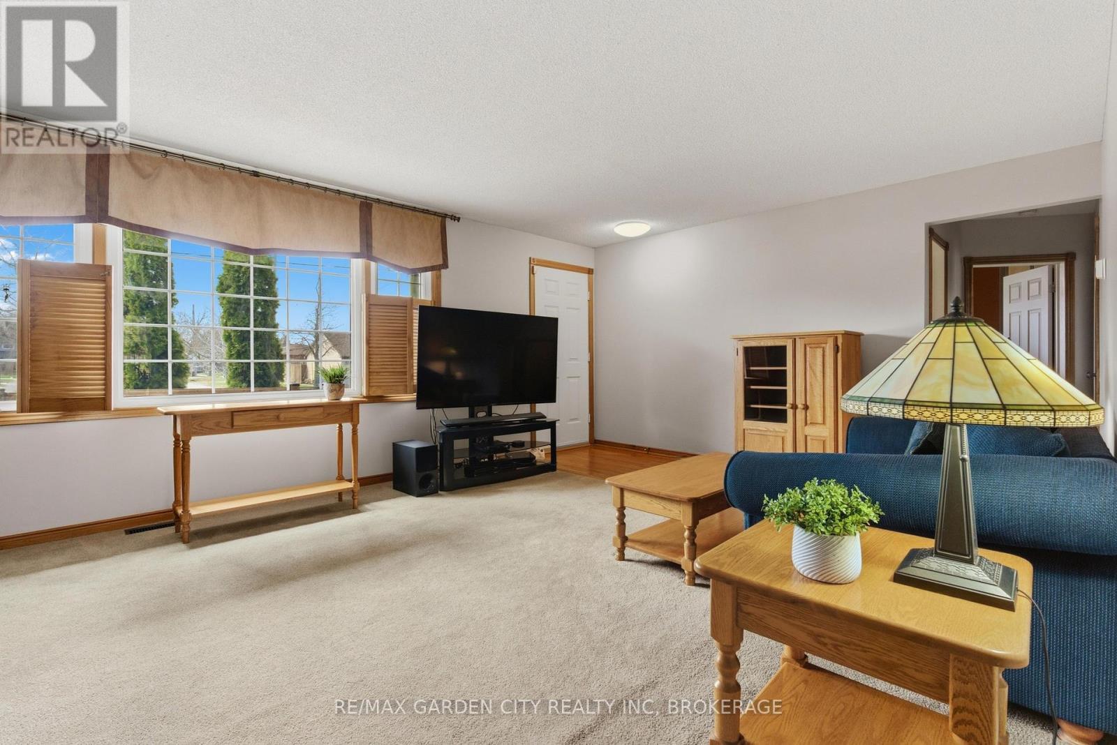 19 Tamarack Avenue, St. Catharines, Ontario  L2M 3B8 - Photo 4 - X12975094