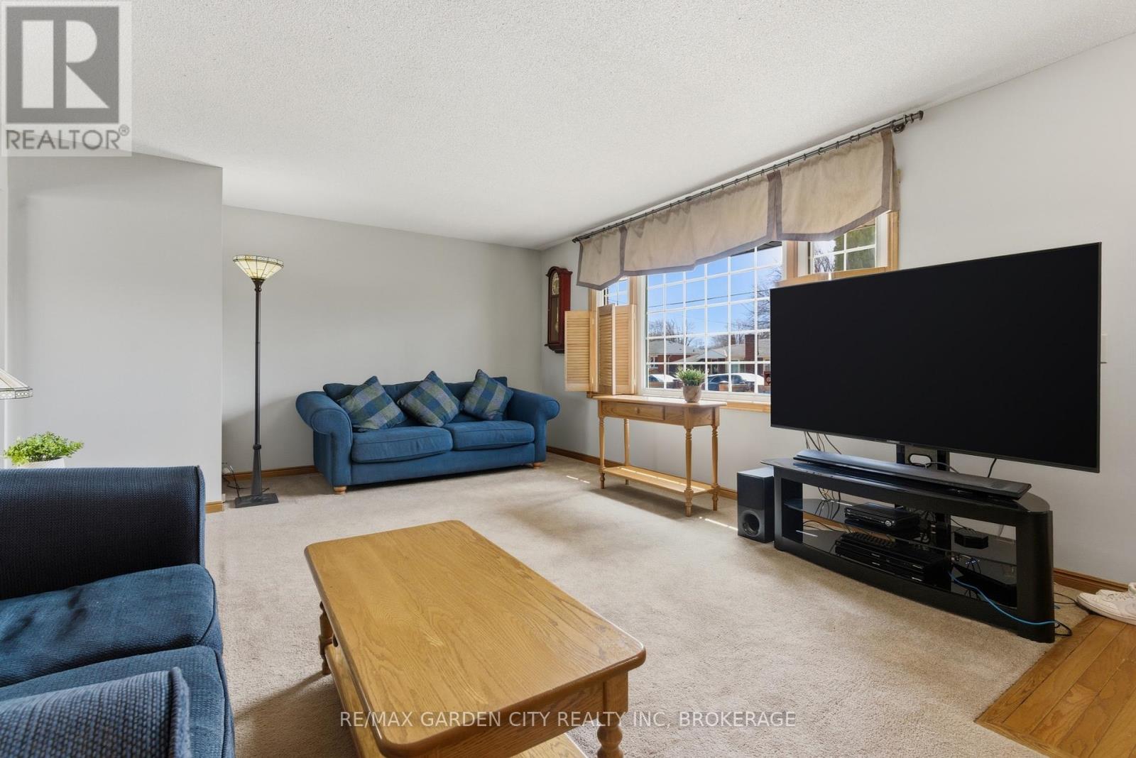 19 Tamarack Avenue, St. Catharines, Ontario  L2M 3B8 - Photo 5 - X12975094