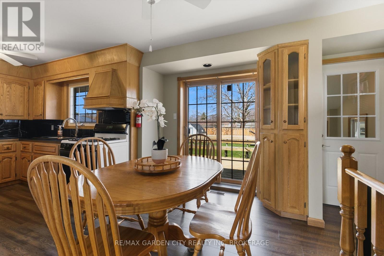 19 Tamarack Avenue, St. Catharines, Ontario  L2M 3B8 - Photo 6 - X12975094