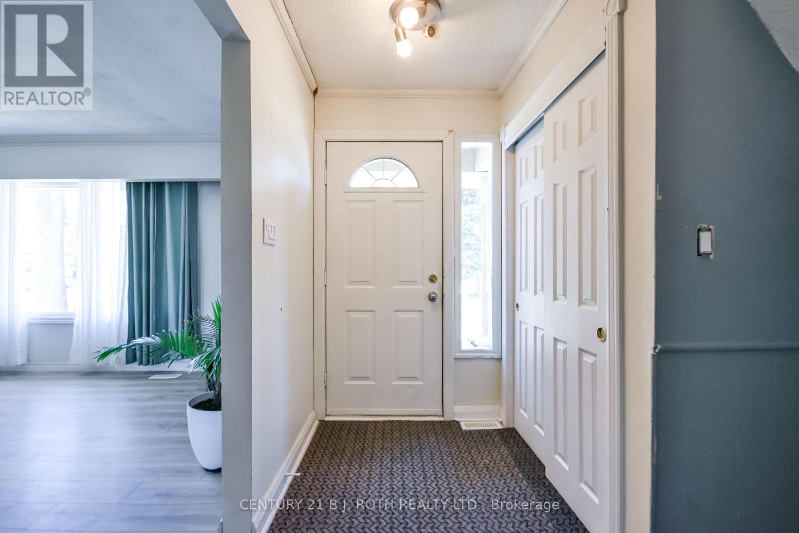 3039 Poplar Road, Innisfil, Ontario  L9S 2J9 - Photo 4 - N12974978