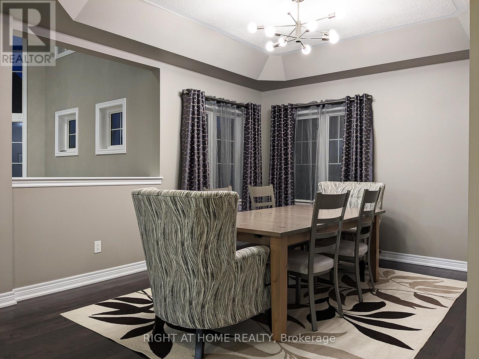 28 Timberbank Square, Georgina, Ontario  L0E 1R0 - Photo 11 - N12975004