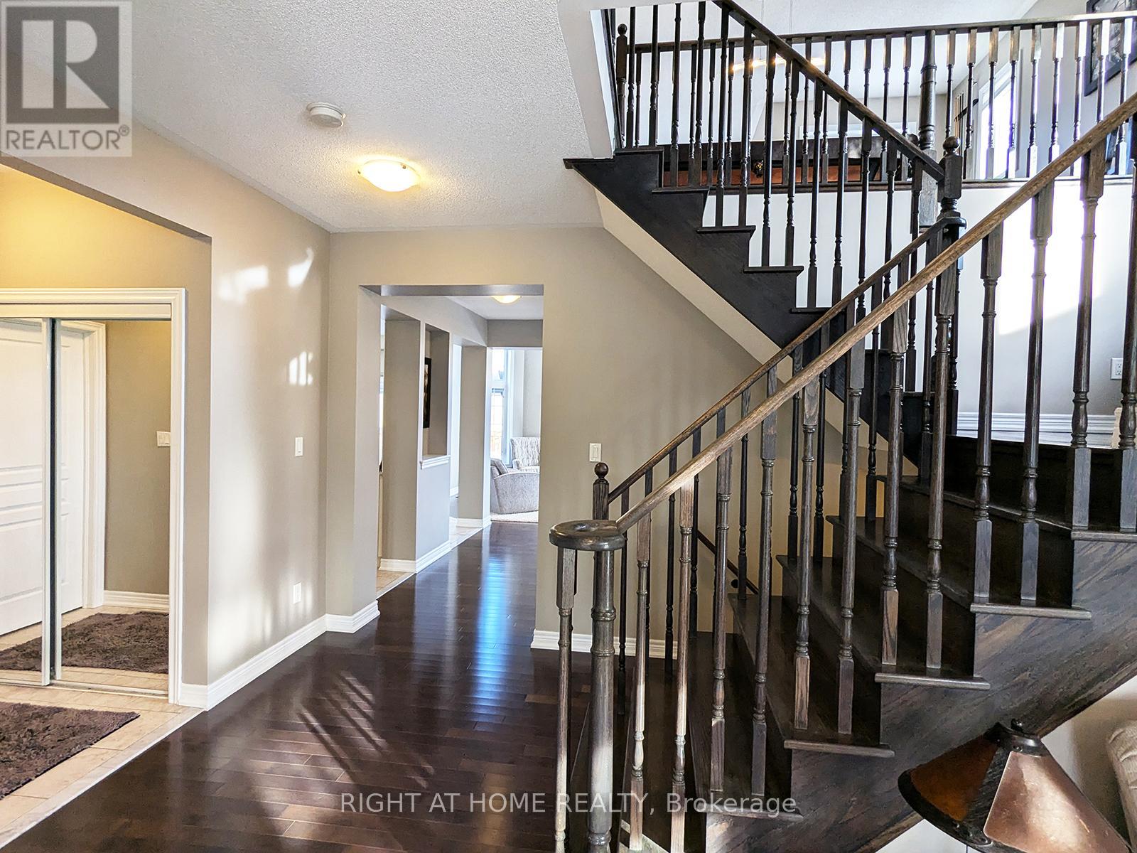 28 Timberbank Square, Georgina, Ontario  L0E 1R0 - Photo 13 - N12975004