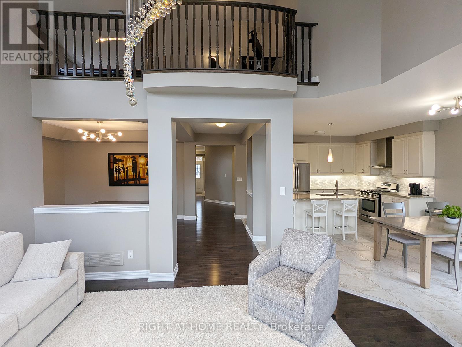 28 Timberbank Square, Georgina, Ontario  L0E 1R0 - Photo 6 - N12975004