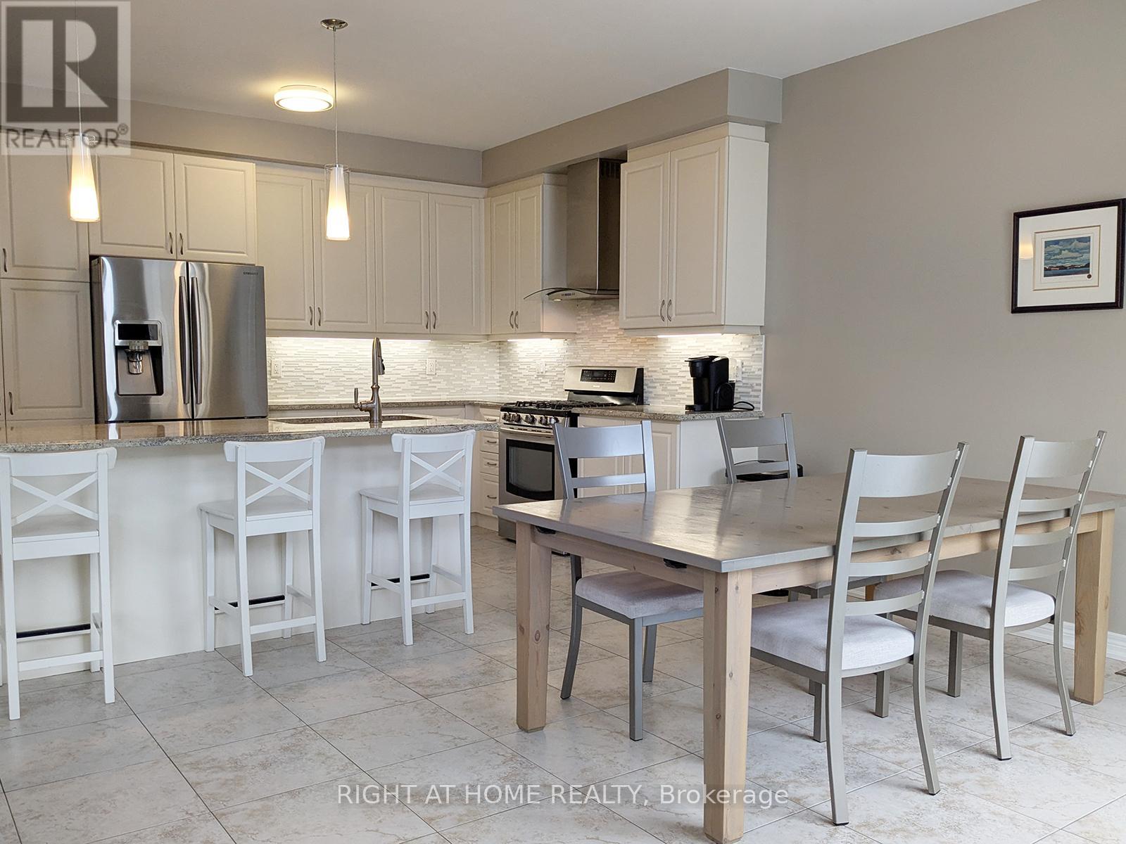 28 Timberbank Square, Georgina, Ontario  L0E 1R0 - Photo 7 - N12975004