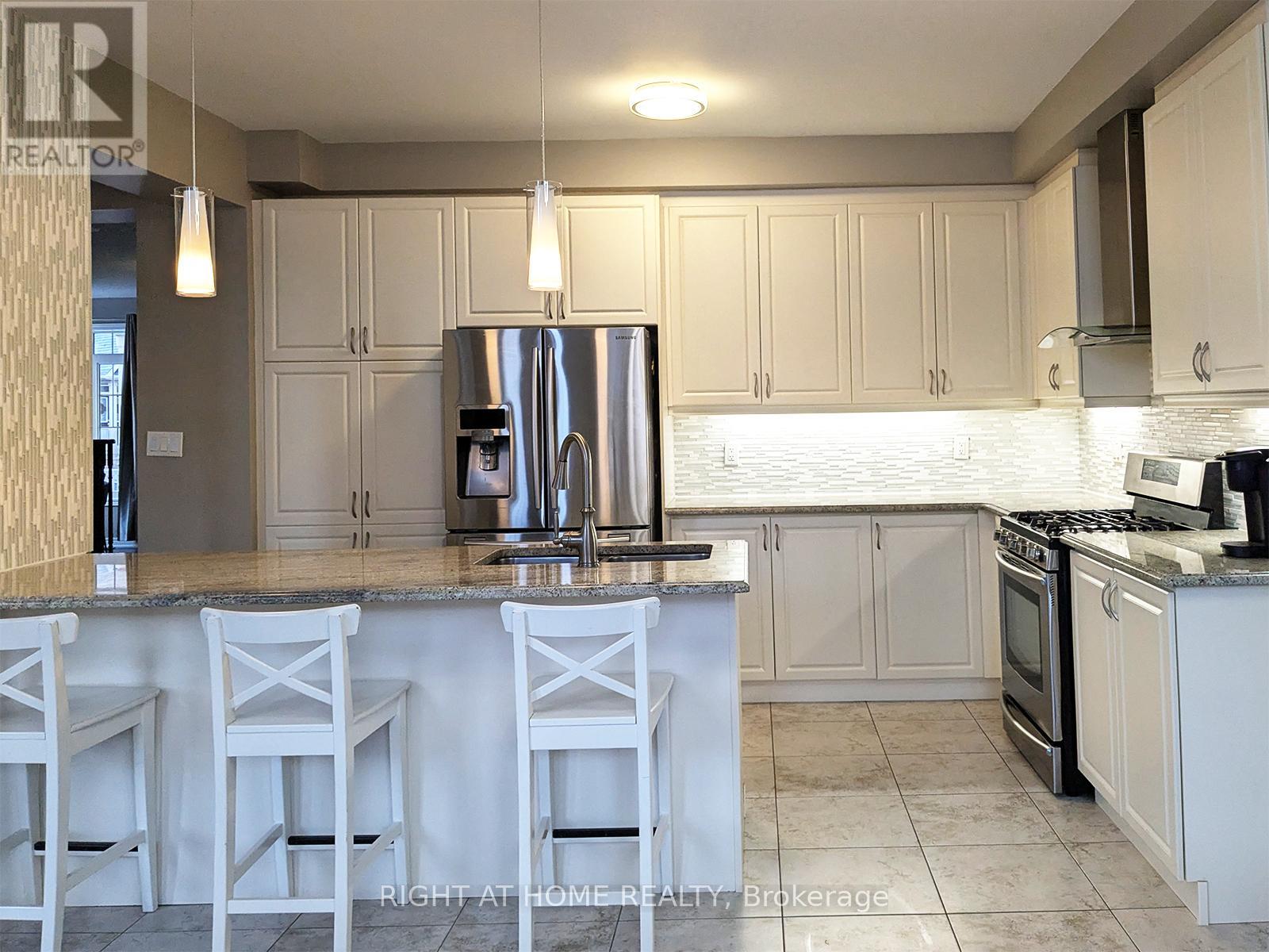 28 Timberbank Square, Georgina, Ontario  L0E 1R0 - Photo 8 - N12975004