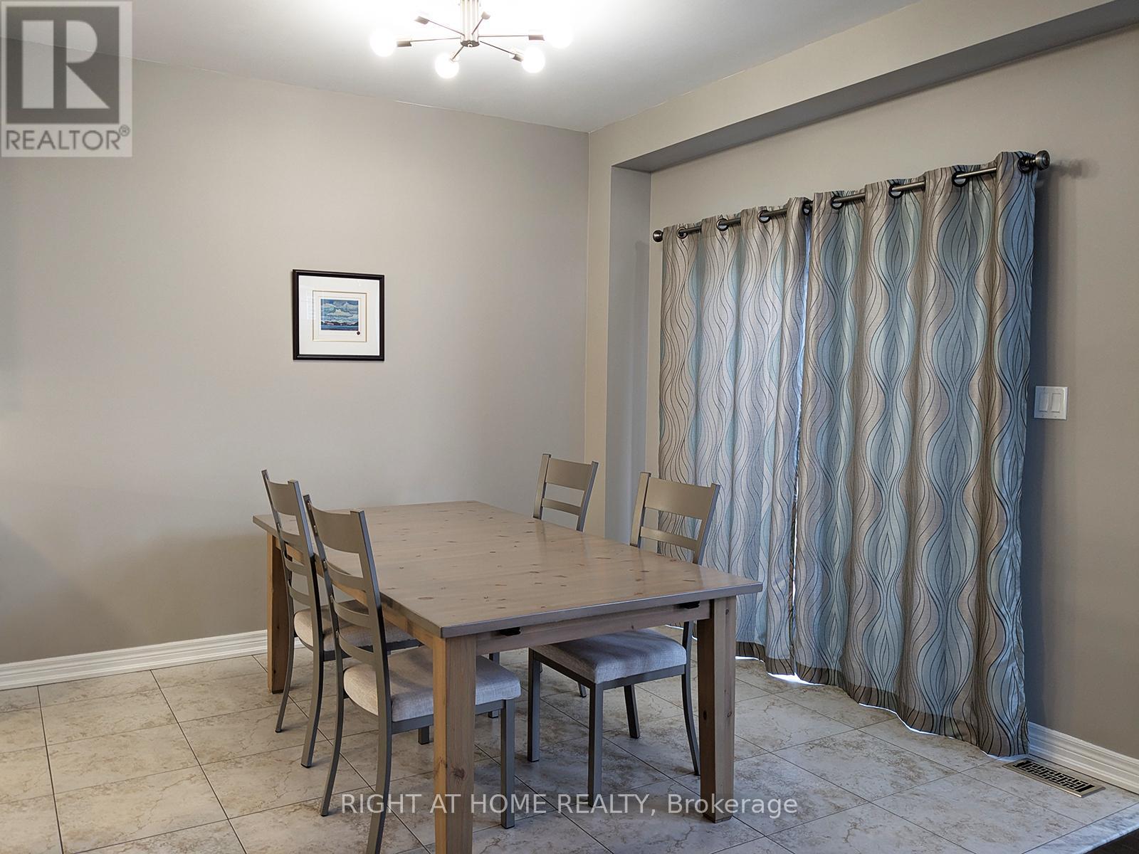 28 Timberbank Square, Georgina, Ontario  L0E 1R0 - Photo 9 - N12975004