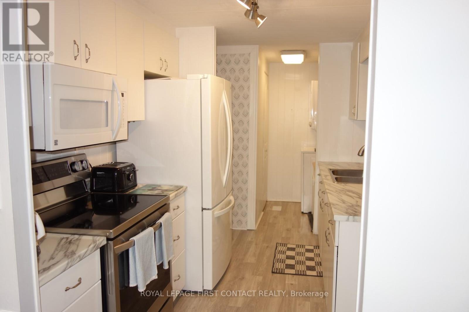 23 Mimosa Crescent, Innisfil, Ontario  L9S 1P9 - Photo 8 - N12975068