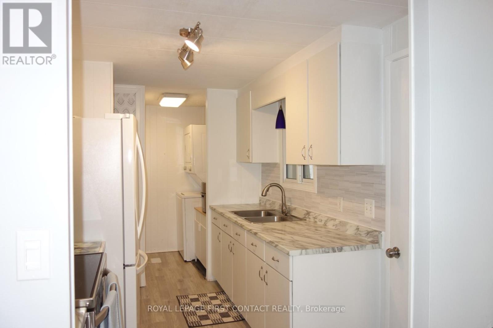 23 Mimosa Crescent, Innisfil, Ontario  L9S 1P9 - Photo 9 - N12975068