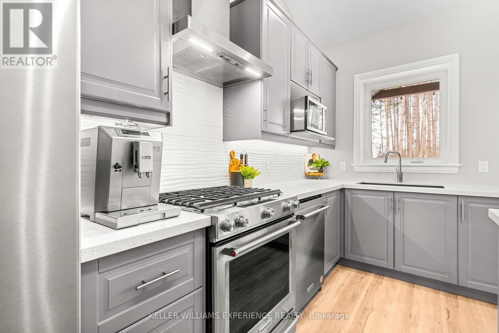 34 Windermere Circle, Tay, Ontario  L4R 0C3 - Photo 10 - S12974988