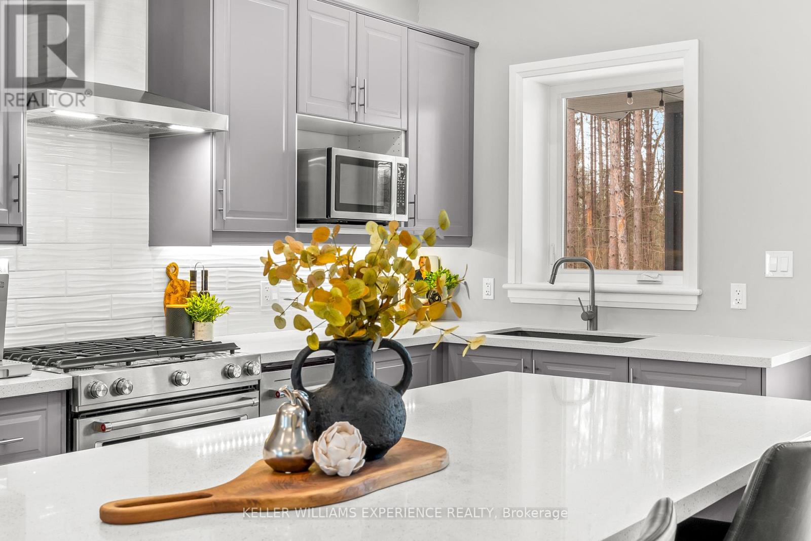 34 Windermere Circle, Tay, Ontario  L4R 0C3 - Photo 11 - S12974988