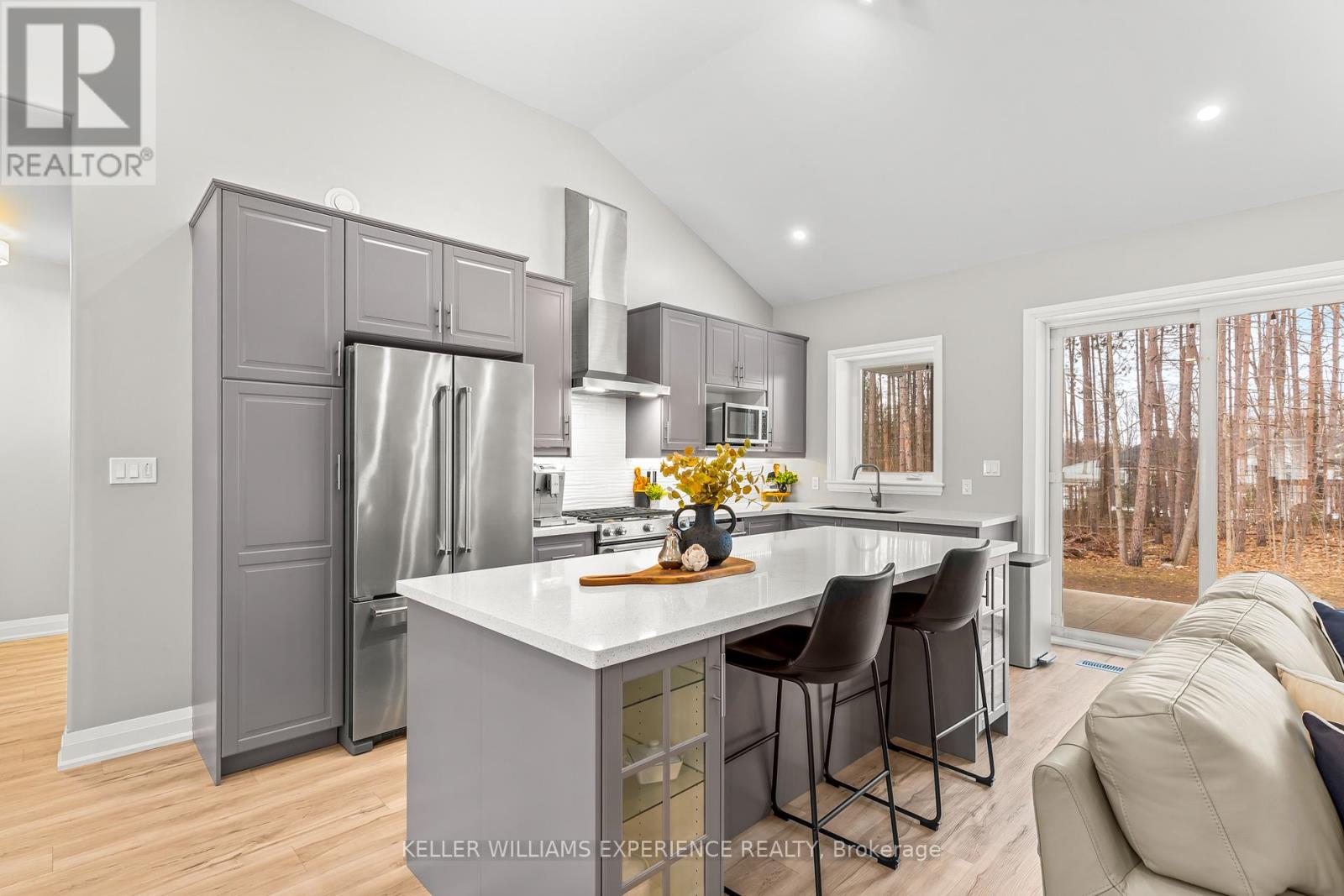 34 Windermere Circle, Tay, Ontario  L4R 0C3 - Photo 8 - S12974988