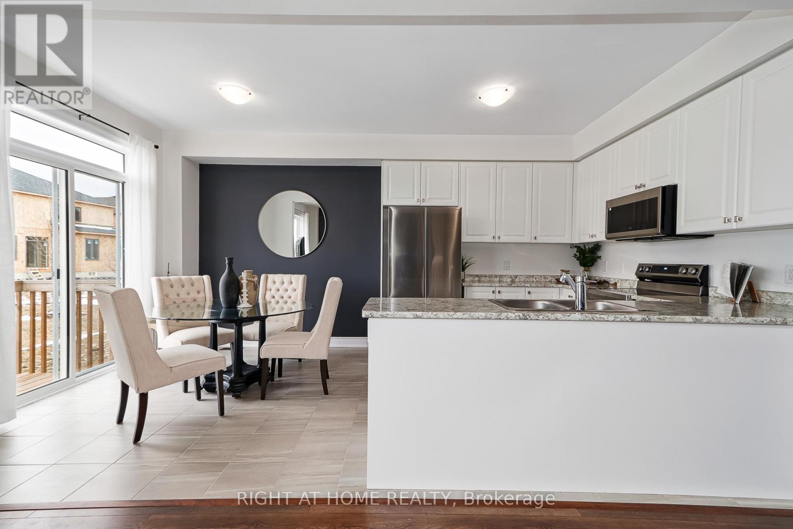 9 Mission Street, Wasaga Beach, Ontario  L9Z 0L8 - Photo 10 - S12975080