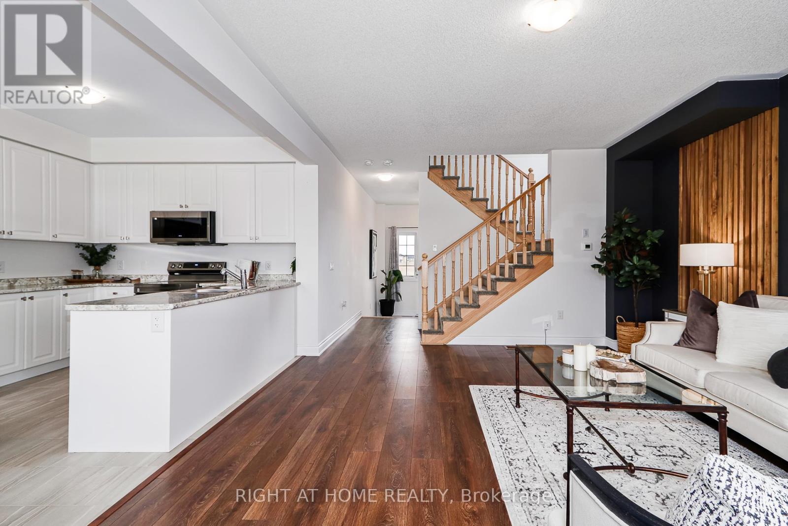 9 Mission Street, Wasaga Beach, Ontario  L9Z 0L8 - Photo 11 - S12975080