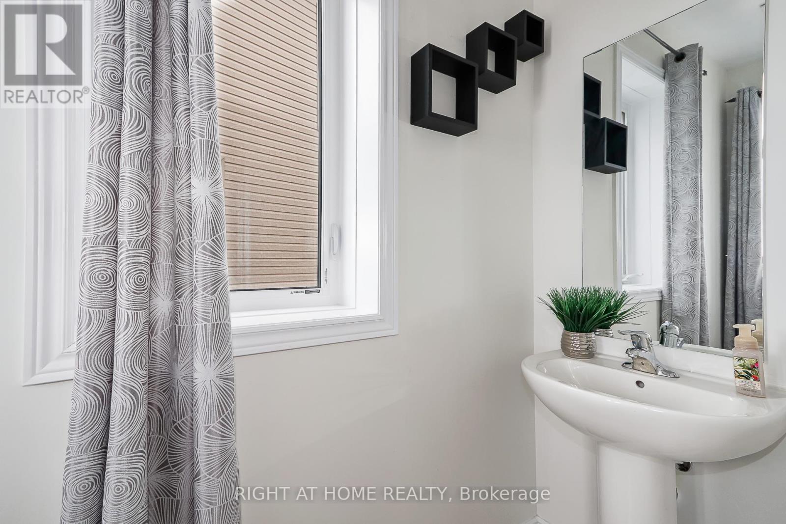 9 Mission Street, Wasaga Beach, Ontario  L9Z 0L8 - Photo 13 - S12975080