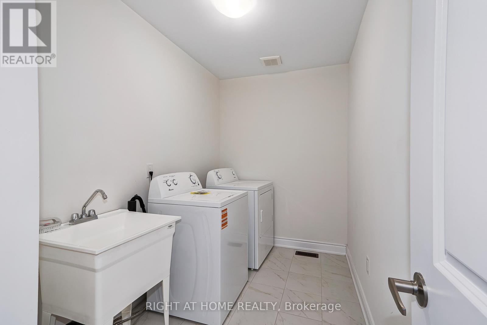 9 Mission Street, Wasaga Beach, Ontario  L9Z 0L8 - Photo 23 - S12975080