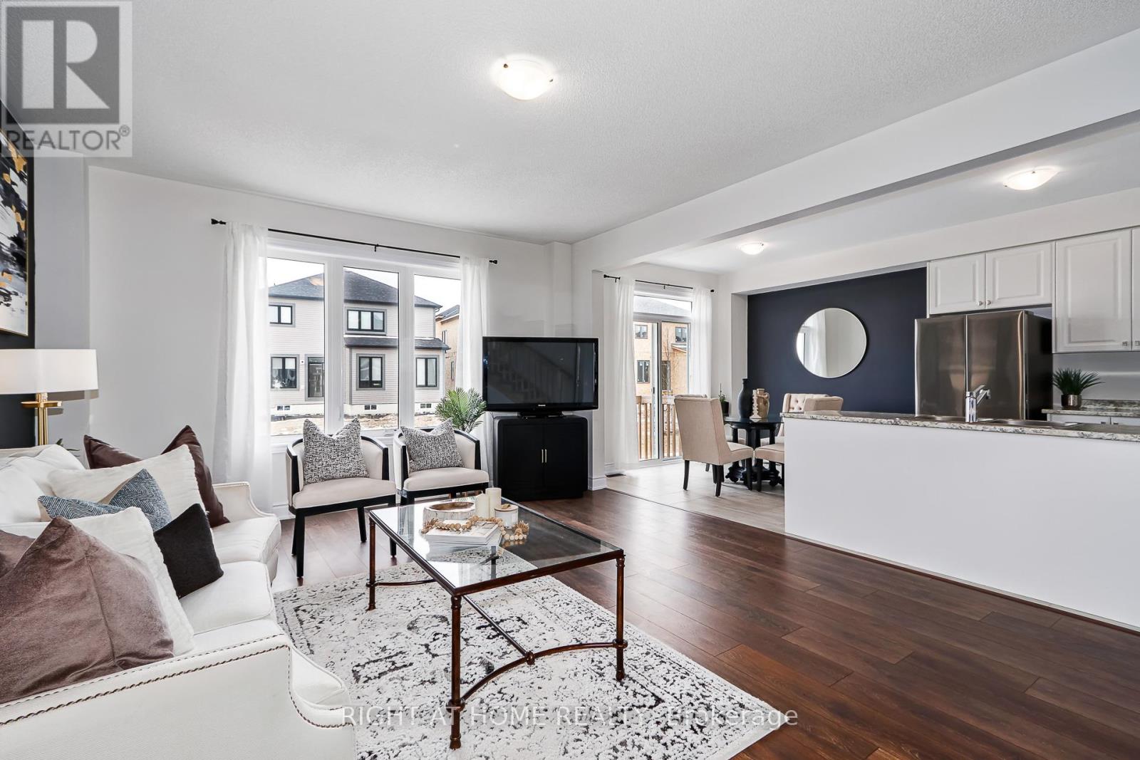 9 Mission Street, Wasaga Beach, Ontario  L9Z 0L8 - Photo 5 - S12975080