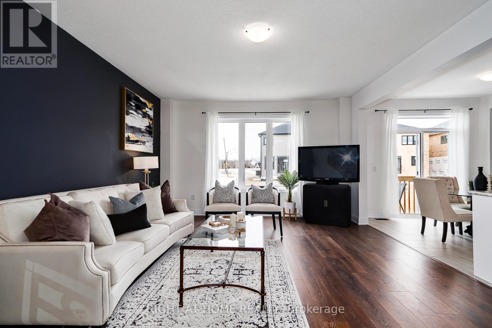 9 Mission Street, Wasaga Beach, Ontario  L9Z 0L8 - Photo 8 - S12975080