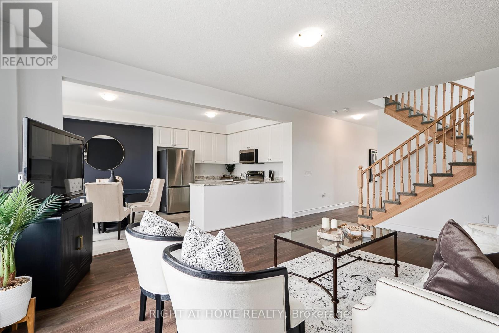 9 Mission Street, Wasaga Beach, Ontario  L9Z 0L8 - Photo 9 - S12975080