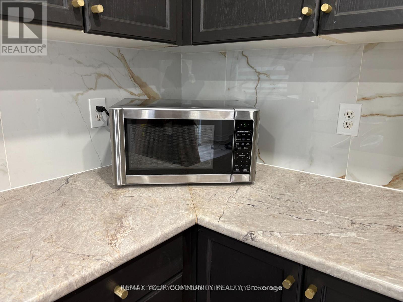 52 Stanley Street, Barrie, Ontario  L4M 6V6 - Photo 11 - S12975122