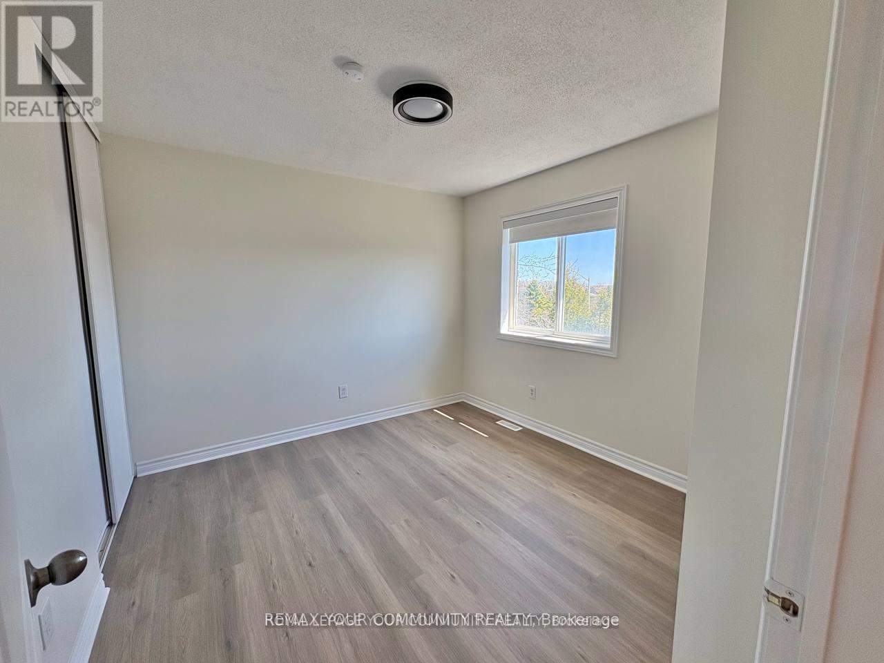 52 Stanley Street, Barrie, Ontario  L4M 6V6 - Photo 13 - S12975122