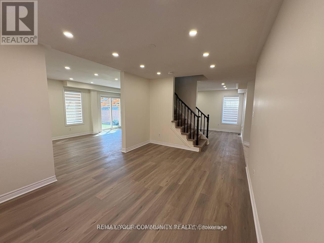 52 Stanley Street, Barrie, Ontario  L4M 6V6 - Photo 21 - S12975122