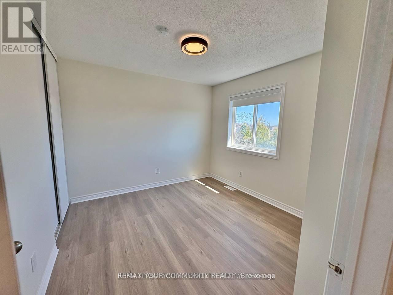 52 Stanley Street, Barrie, Ontario  L4M 6V6 - Photo 22 - S12975122