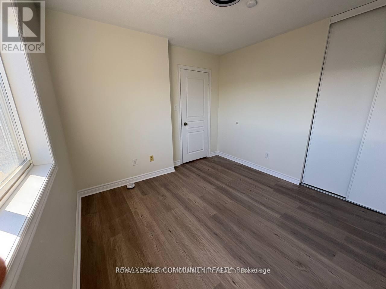 52 Stanley Street, Barrie, Ontario  L4M 6V6 - Photo 23 - S12975122