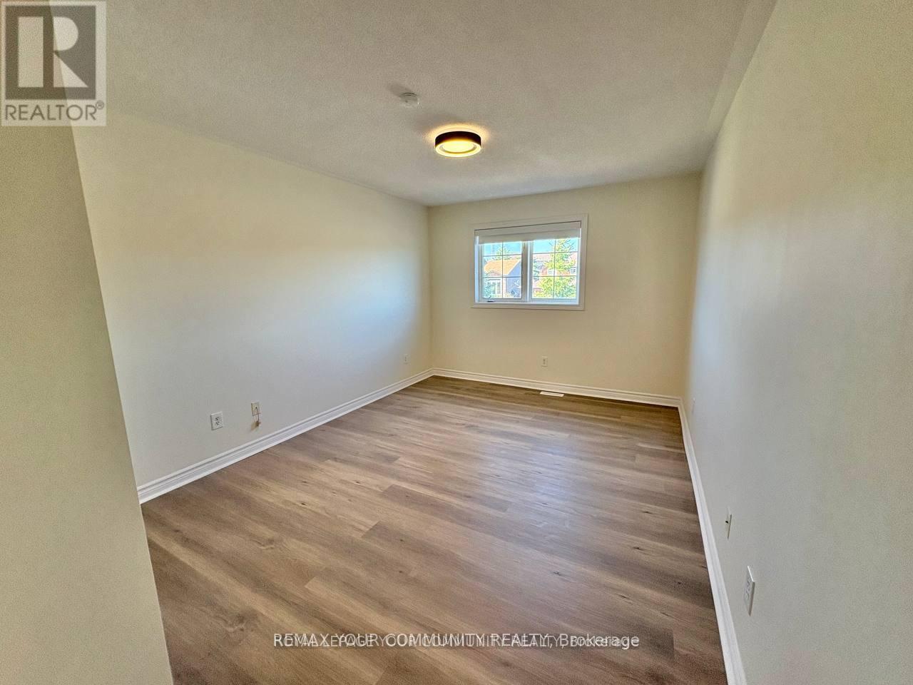 52 Stanley Street, Barrie, Ontario  L4M 6V6 - Photo 24 - S12975122